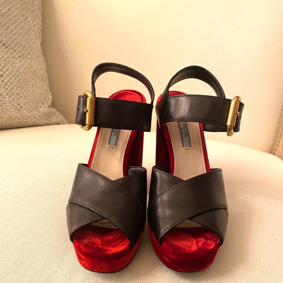 Prada Black and red Velvet and leather sandals 39 perfect for the holidays! - Picture 9 of 11